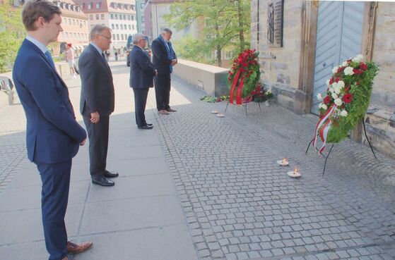 Bild v.l.n.r. , 2. BM Jonas Glüsenkamp, OB Andreas Starke, 3. BM Wolfgang Metzner, Klaus Stieringer