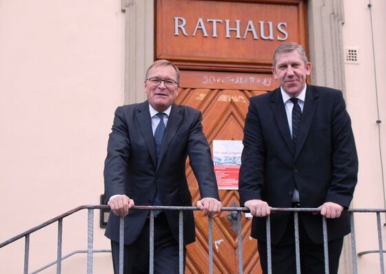 Ja is denn heut scho Weihnachten? MdB Andreas Schwarz und OB Andreas Starke freuen sich über Geldsegen